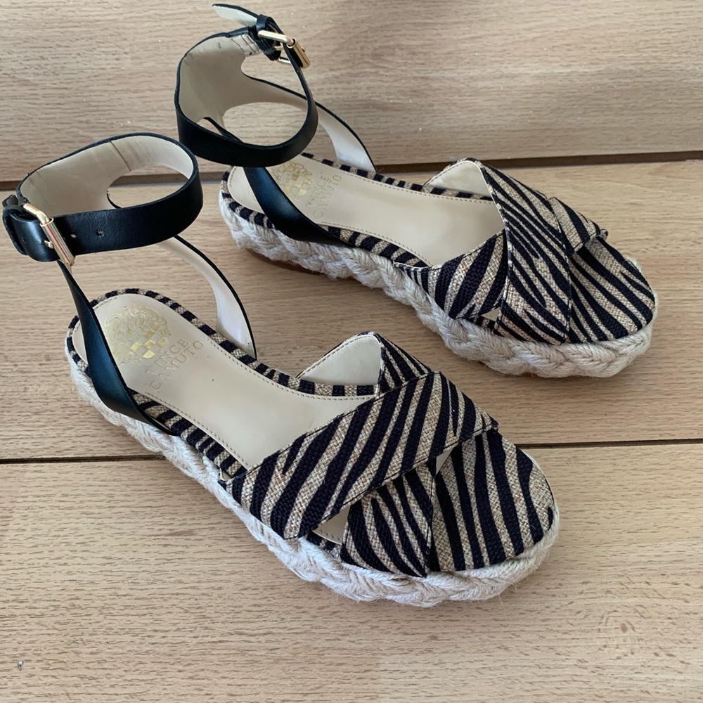Vince camuto delindan zebra print flat sandals